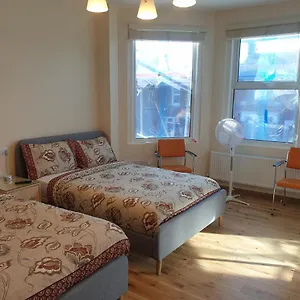  Apartamento Luxury Spacious 2 Bedroom 4 Mins From Ilford Stn. Free Parking Reino Unido
